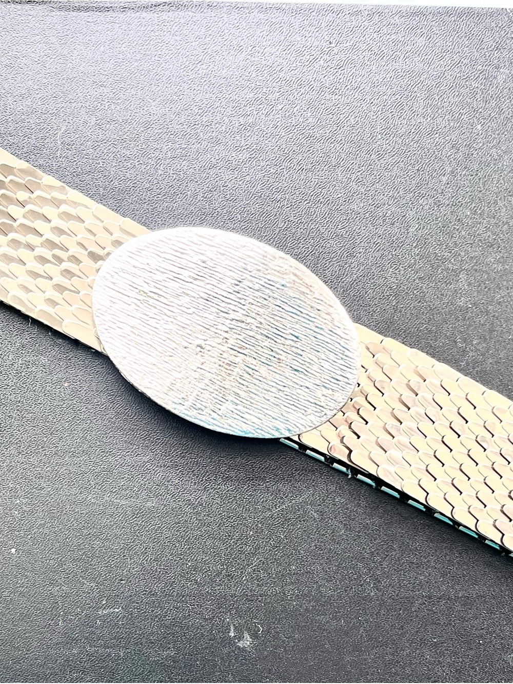 Vintage 70s/80s Silver Tone Fish Scale Stretch Belt with Textured Oval Buckle
